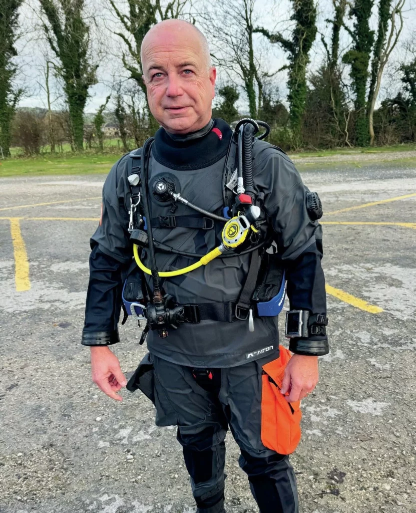 Mark Evans preparing for a test dive with the Scubapro Hydros Pro 2 BCD.