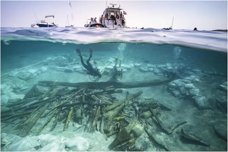 View of the excavation of the Ilovik-Paržine 1 shipwreck (L Damelet, CNRS/CCJ)
