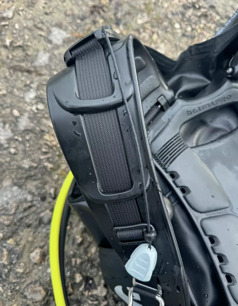 Close-up of the monprene shoulder strap and the pivot-lock buckle system.