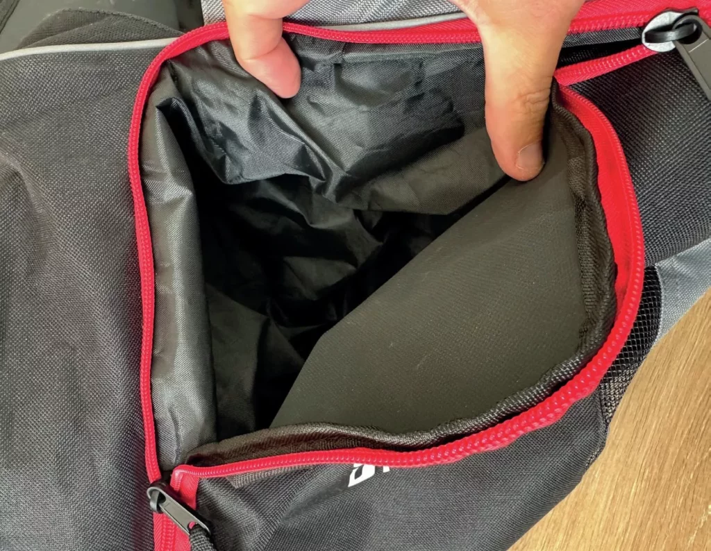 The full-length side pocket of the SEAC Equipage 250 bag, specifically designed to hold diving fins.