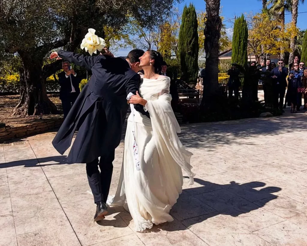Newly-wed diver who lost leg to shark remains in Maldives 1 Diver Borja and Ana Sousa at their recent wedding