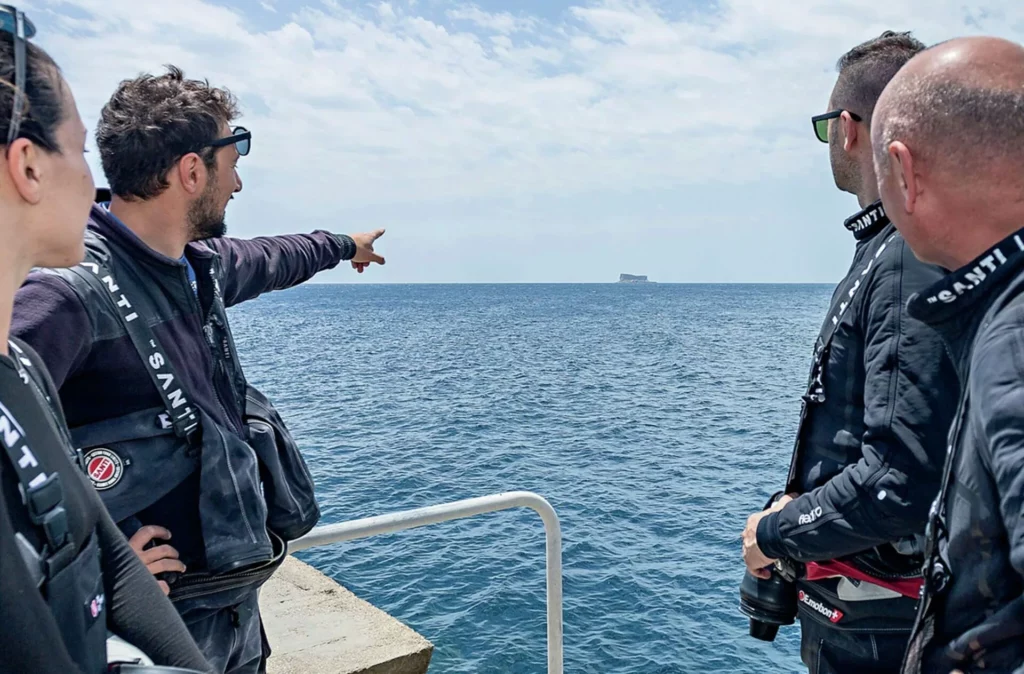 The Top 6 Most Challenging Dive Sites: Part 2 – A DAN Europe Safety Column 3 he Top 6 Most Challenging Dive Sites Part 2