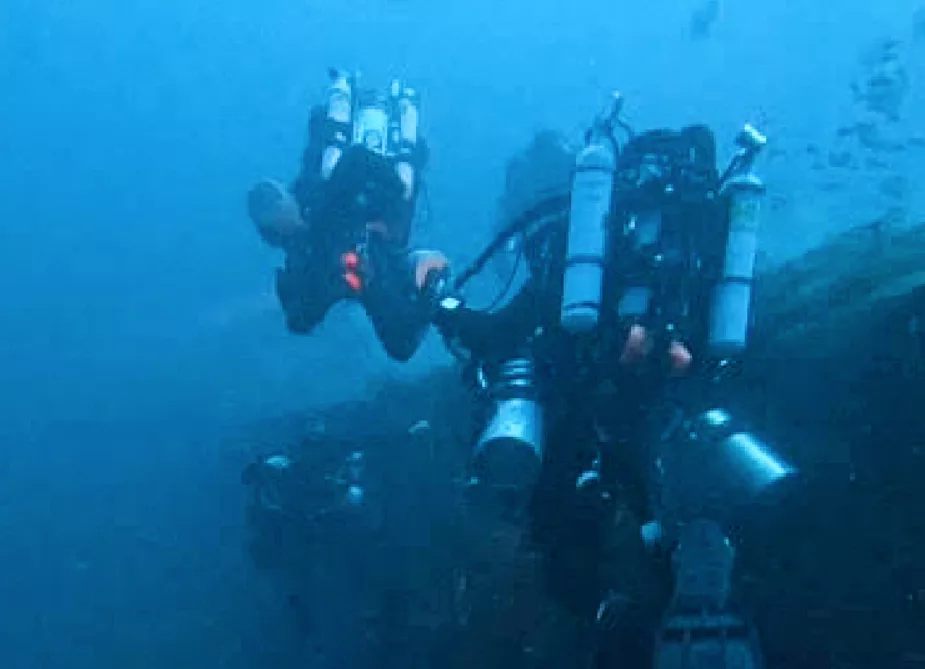 Arriving on the 70m-deep wreck