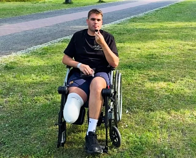 Runaway boat struck diver's leg: diving doctors saved his life 3 Adjusting to a new life: Brian Pethke