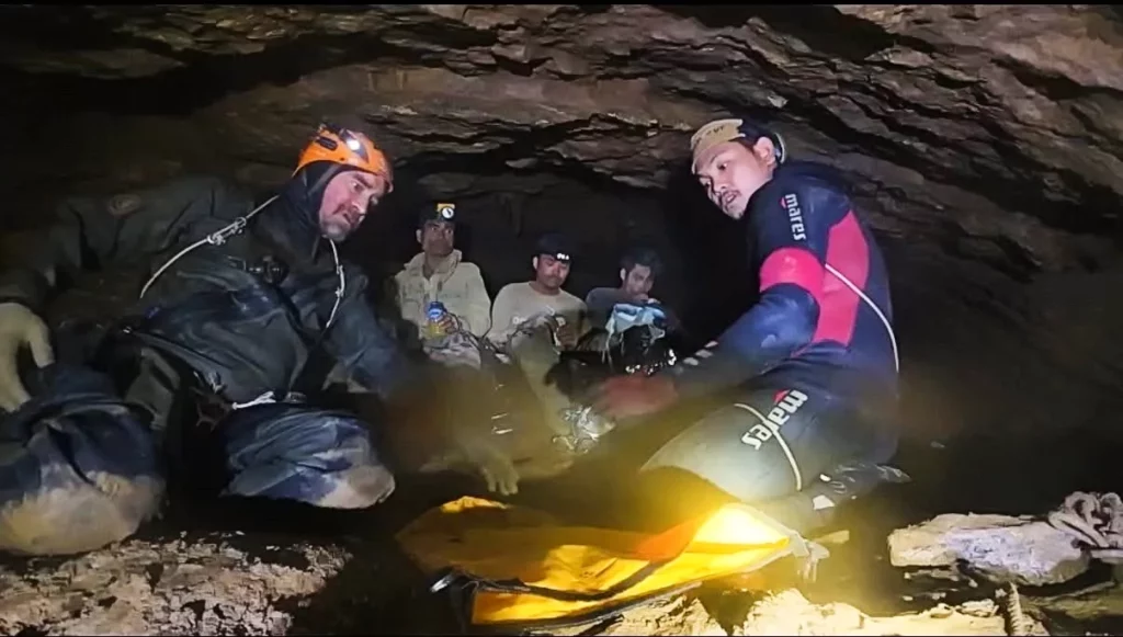 Mikko Paasi and Thai Norrased Palasing in the chamber