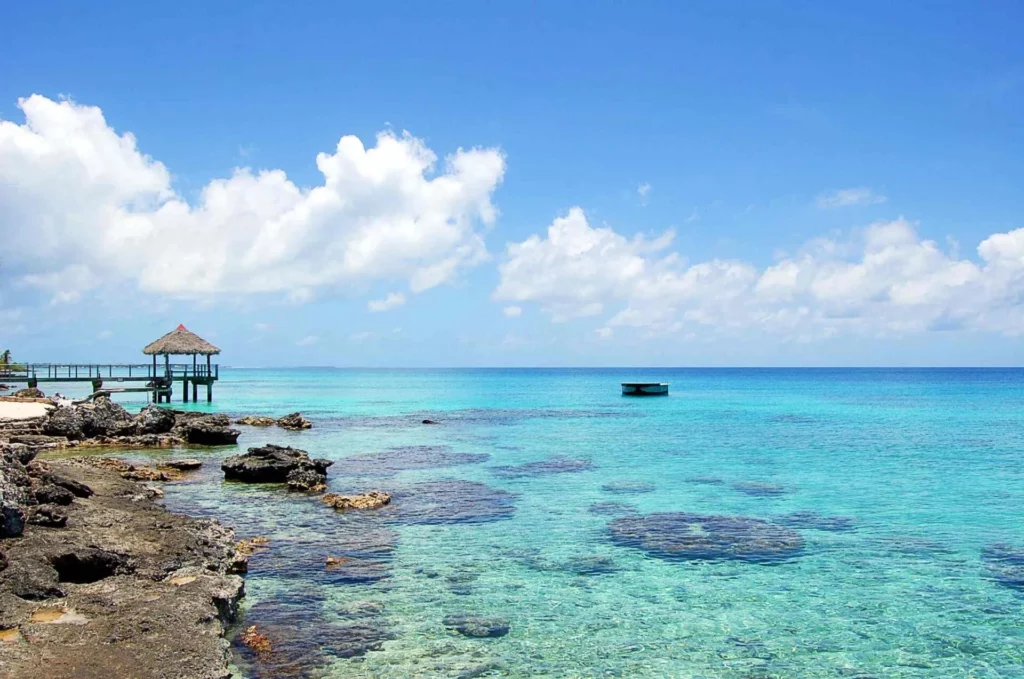 Runaway boat struck diver's leg: diving doctors saved his life 1 Rangiroa atoll