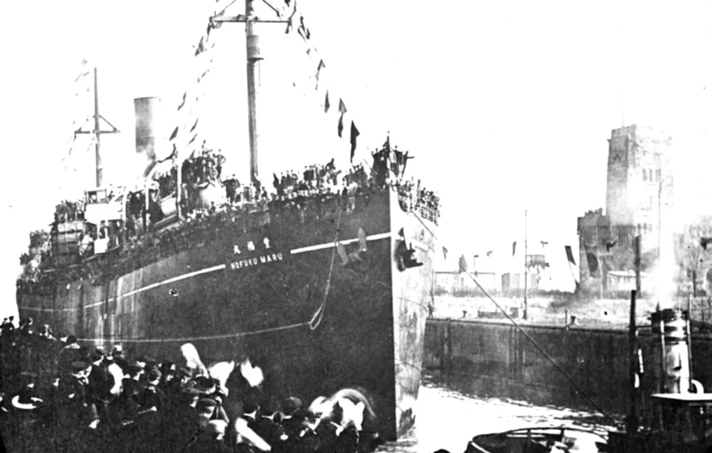 German WW1 PoWs returning from Japan on Hōfuku Maru, seen at Wilhelmshaven in Germany in 1920 (German Federal Archives)