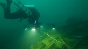 Marine imaging specialist Evan Kovacs (© Ram Yoro)
