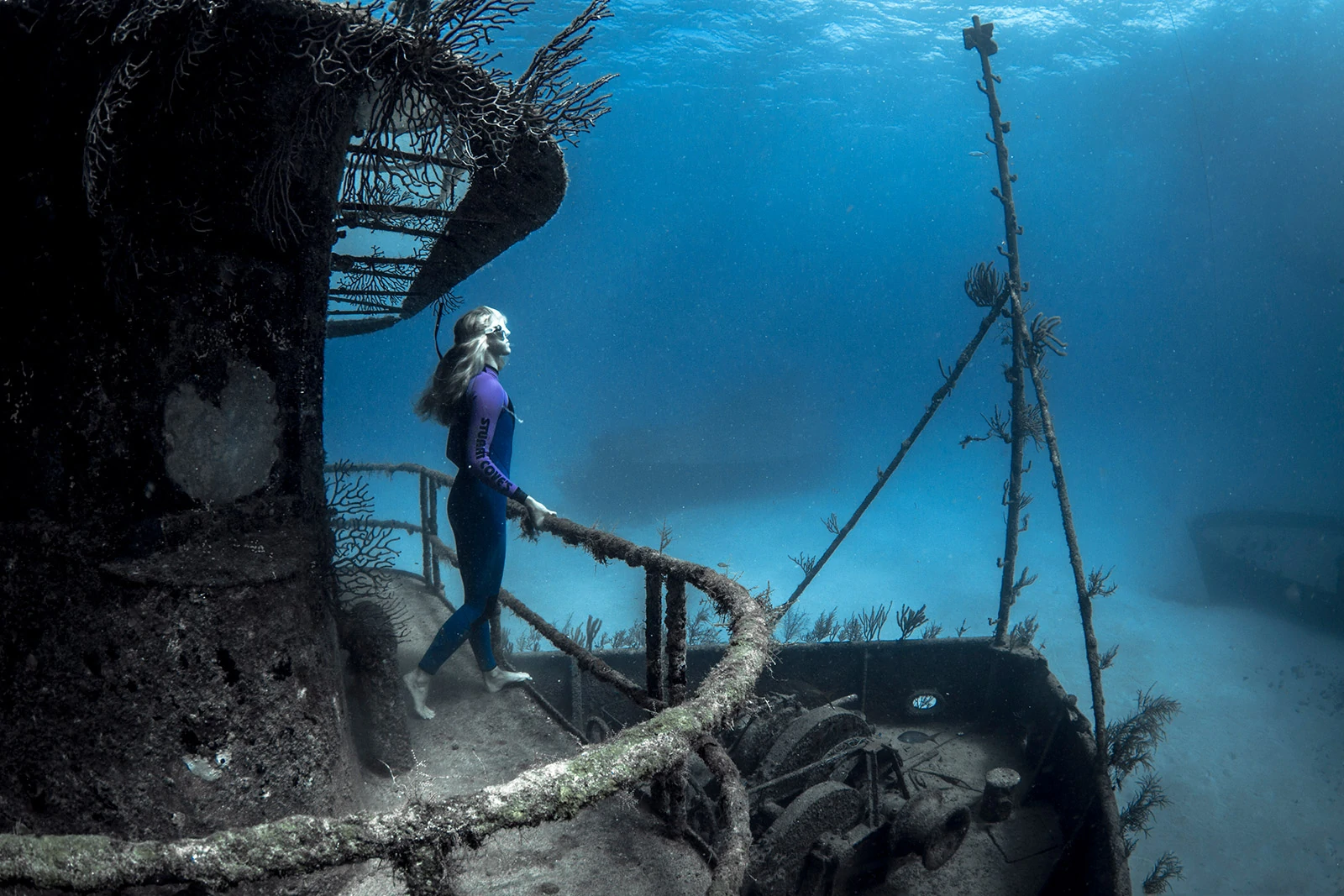 10 EPIC Underwater Freediving pictures by Lia Barrett 1 Lia Barrett 3