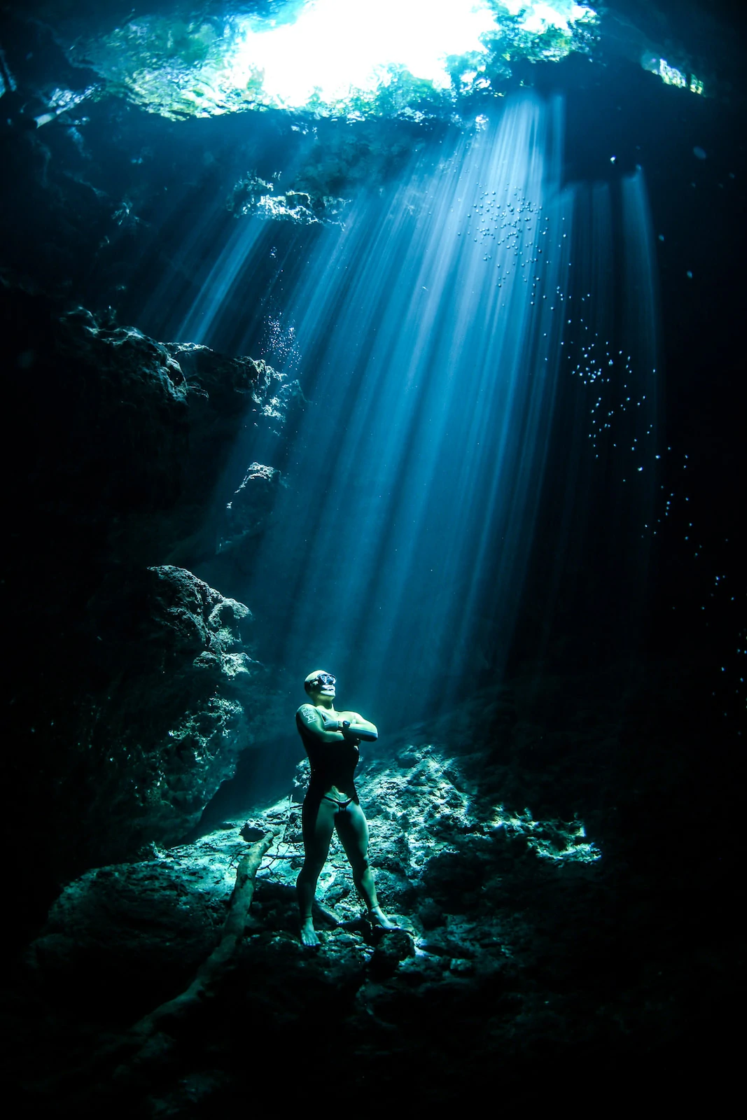 10 EPIC Underwater Freediving pictures by Lia Barrett 10 Lia Barrett 6