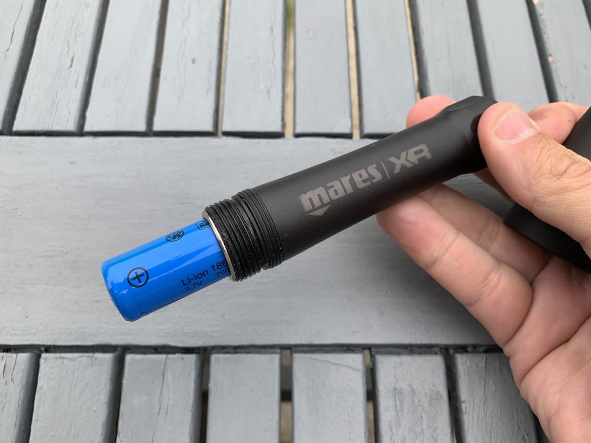 6 Best Scuba Diving Back-Up Dive Lights