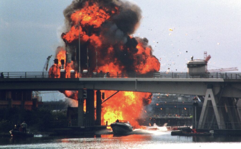 Scuba Diver Sarah Donohue Q & A: Diving, Stunts & Marine Conservation 3 Filming a marine stunt