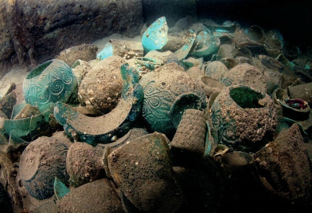 Glassware cargo aboard the Duke of Buccleugh