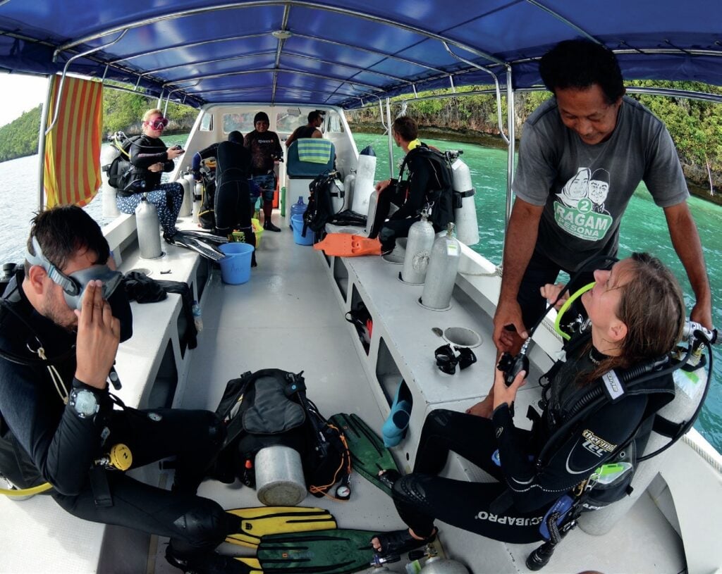 Upon the Extra Divers’ dive guide’s call to unhook, us sleepwalkers-turned-wide-awake-divers are drifting right into it